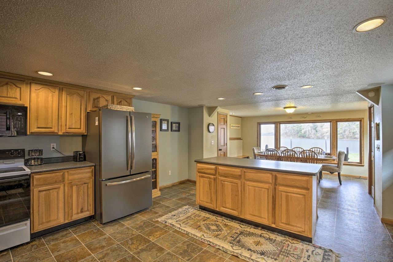 Lakefront Eau Galle Home With Hot Tub And Fire Pit Durand Exterior photo