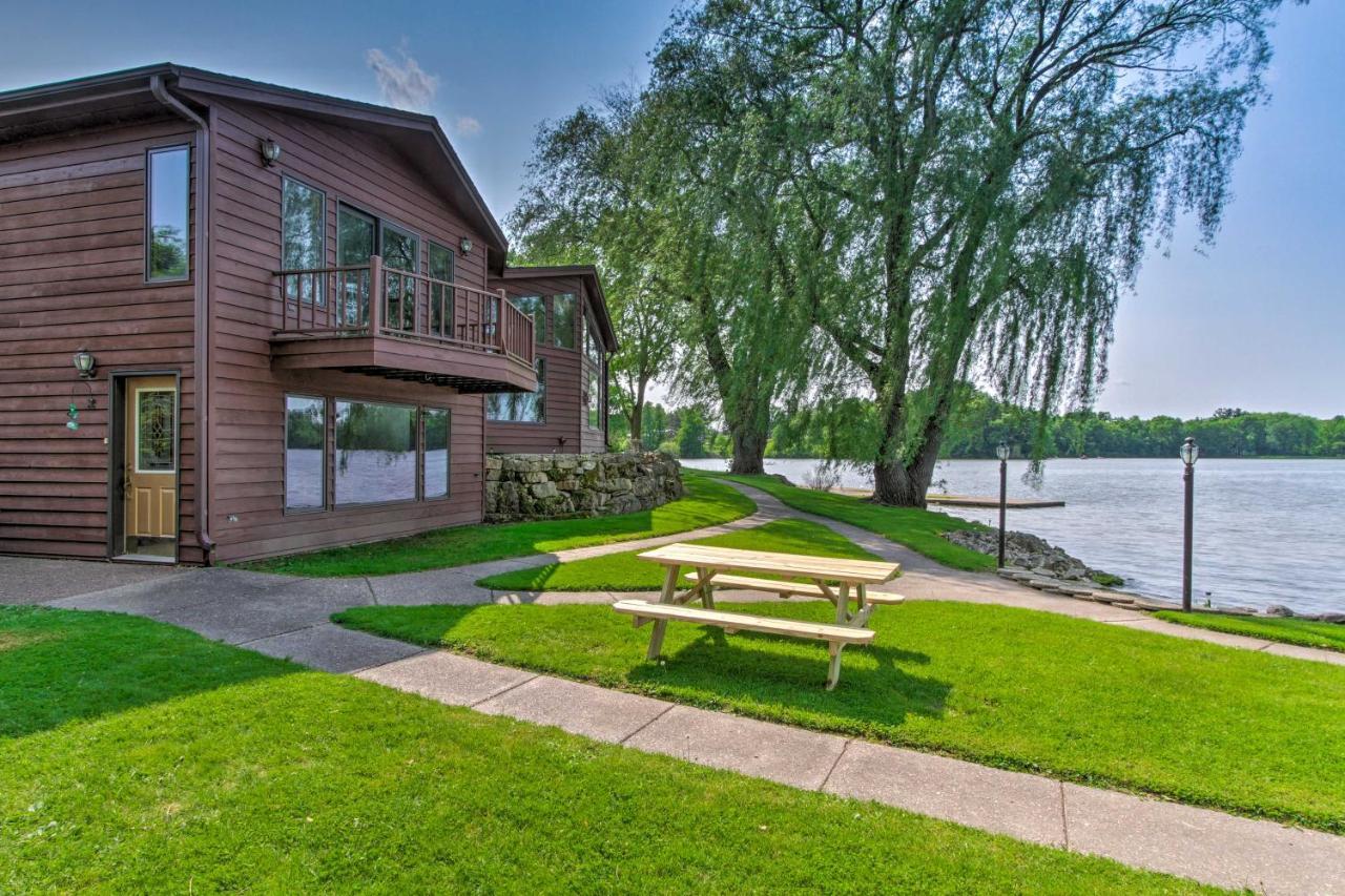 Lakefront Eau Galle Home With Hot Tub And Fire Pit Durand Exterior photo