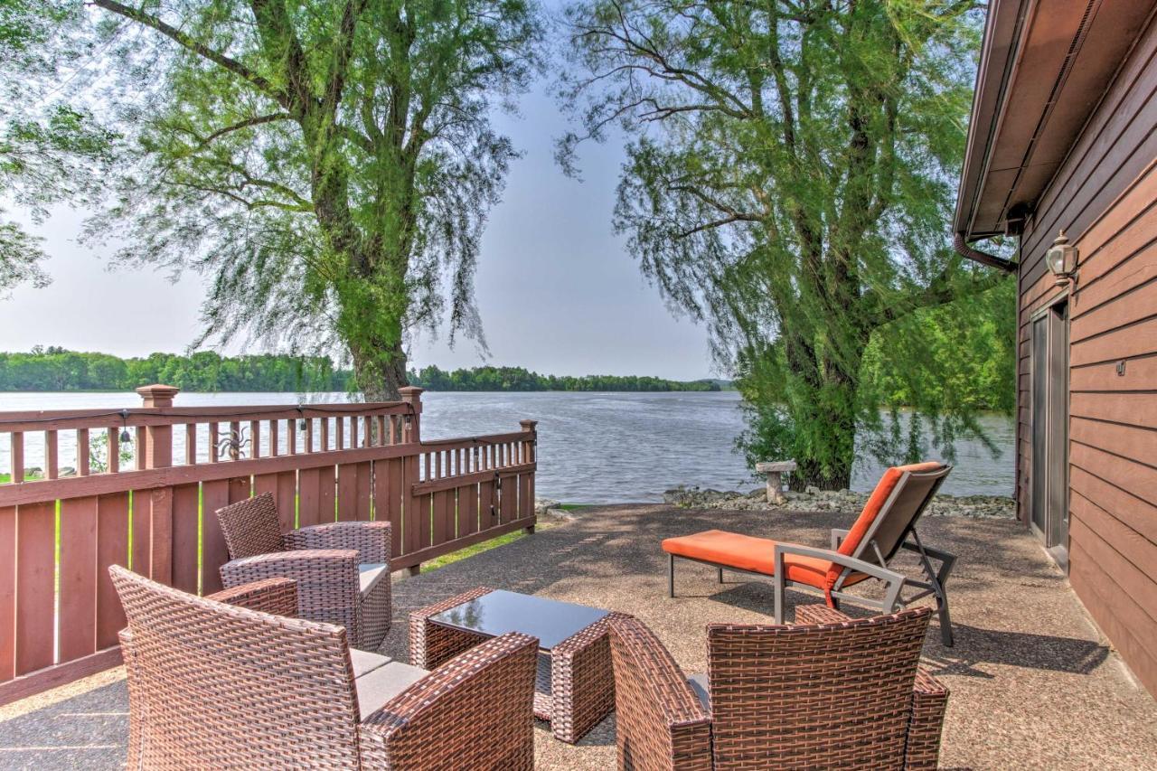 Lakefront Eau Galle Home With Hot Tub And Fire Pit Durand Exterior photo